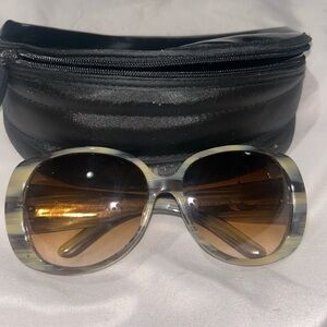 Gucci sunshades with case